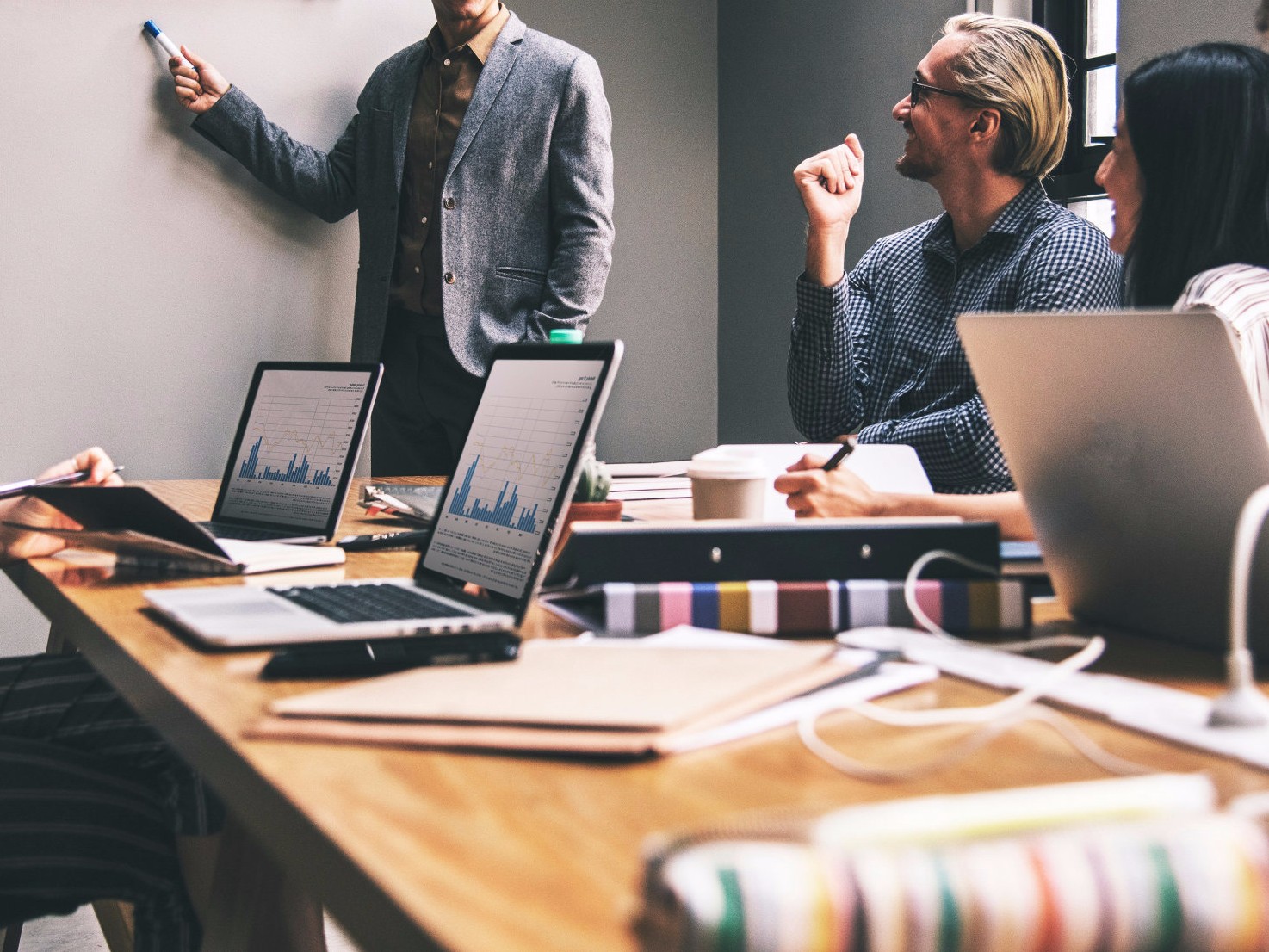 从前期策划到后期拍摄，从影片剪辑到三位特效