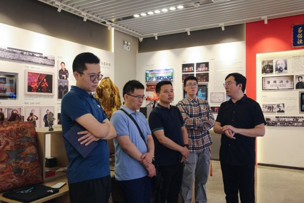 陕西广电丝路影视公司与西安演艺集团开展工作交流